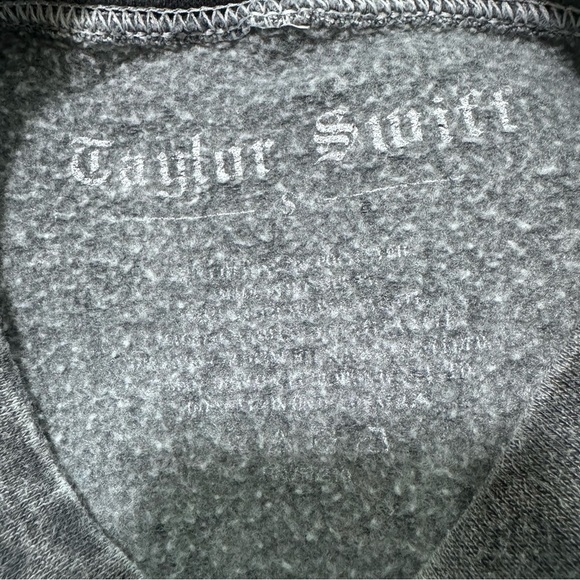 Taylor Swift Reputation Stadium Tour Crewneck Sweatshirt Concert Merch Small - Picture 2 of 6